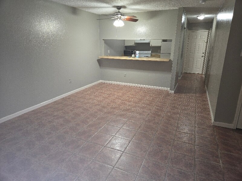 Building Photo - 1849 Southpointe Dr