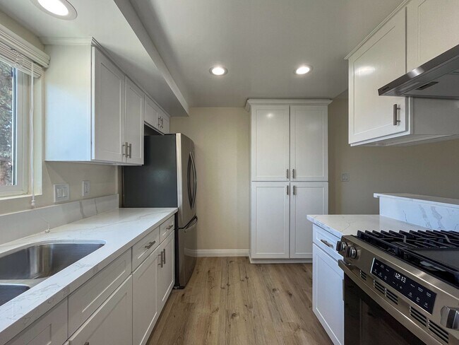 Interior Photo - 311 W Palm Ave