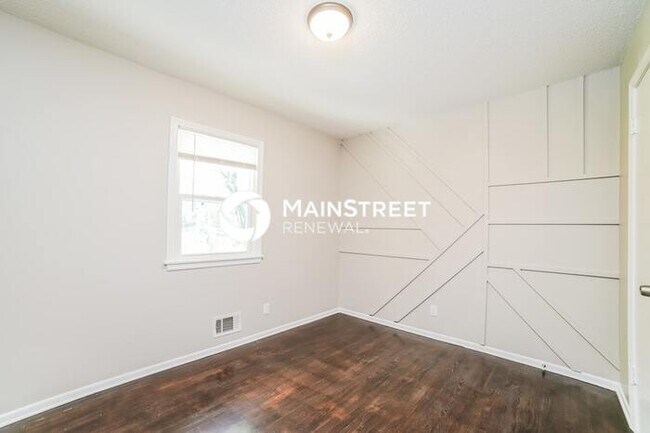Building Photo - 3 Bedroom Pet-Friendly Home in BLUE SPRINGS, MO with Main Street Renewal