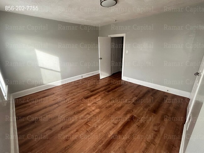 Building Photo - 912 Mt Ephraim Ave