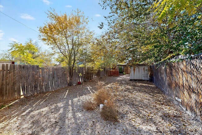 Building Photo - Historic Bungalow House 2 Bedroom 1 Bath- MOVE-IN Special