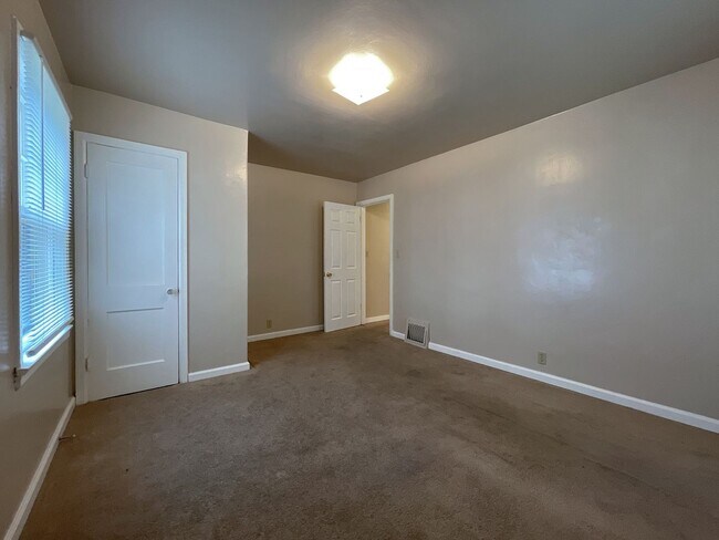 Building Photo - 4924 N 73rd St