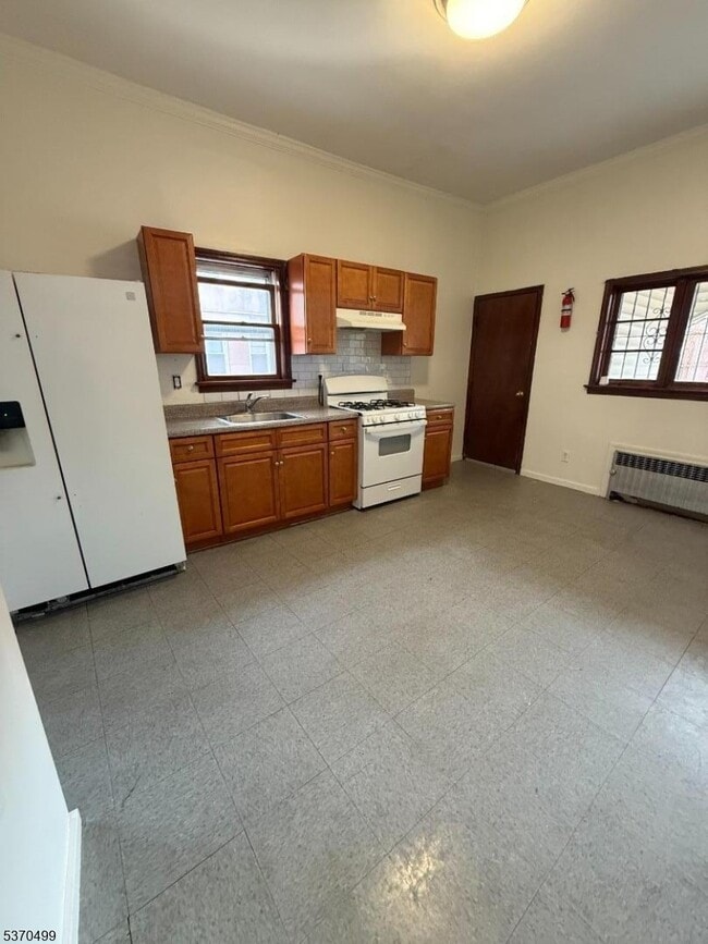 Building Photo - 138 E Jersey St