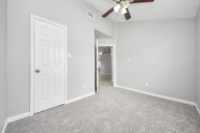 Building Photo - 10603 Thorncliff Dr