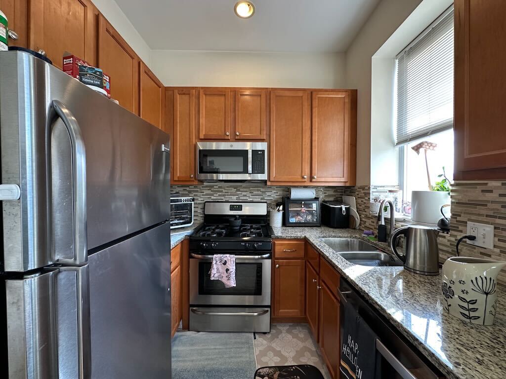 Building Photo - 1414 W Superior St