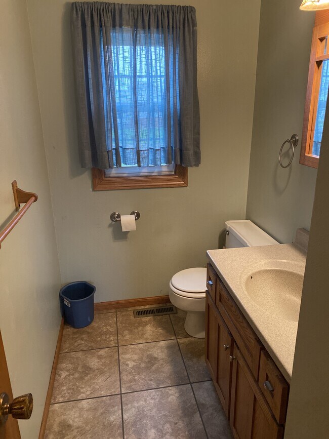 Building Photo - 702 E Ohio St