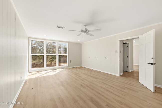 Building Photo - 1401 E Bayou Pkwy