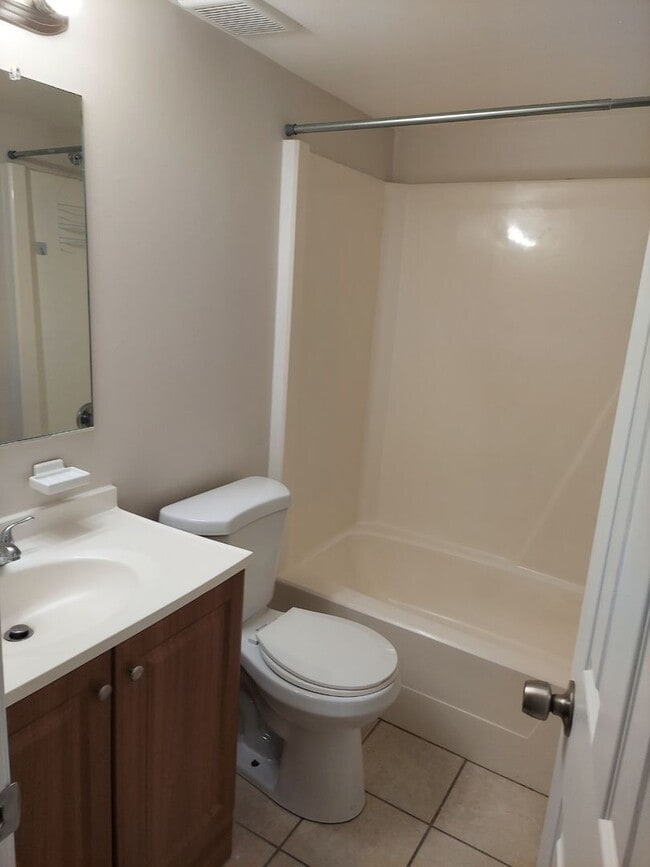 Building Photo - 2 Bed 2 Bath Condo