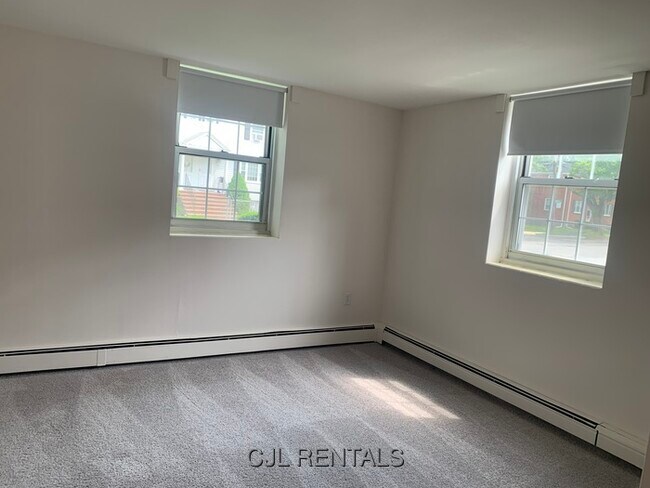 Building Photo - 6 Harris Cir