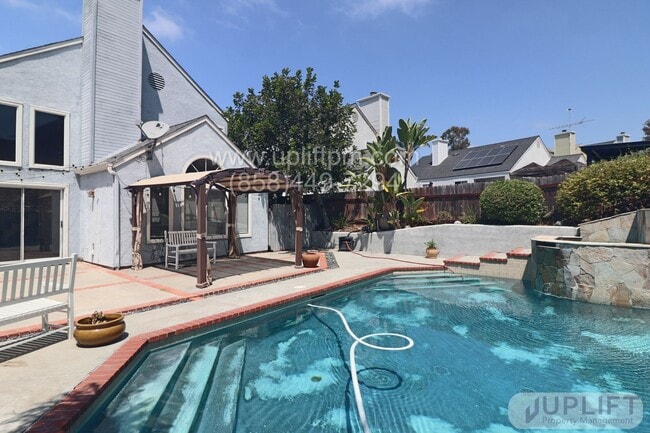 Building Photo - Spacious 3-Bedroom Pool Home in Oceanside ...