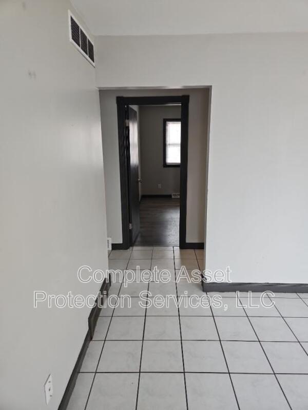 Building Photo - 3707 S Liverpool Rd