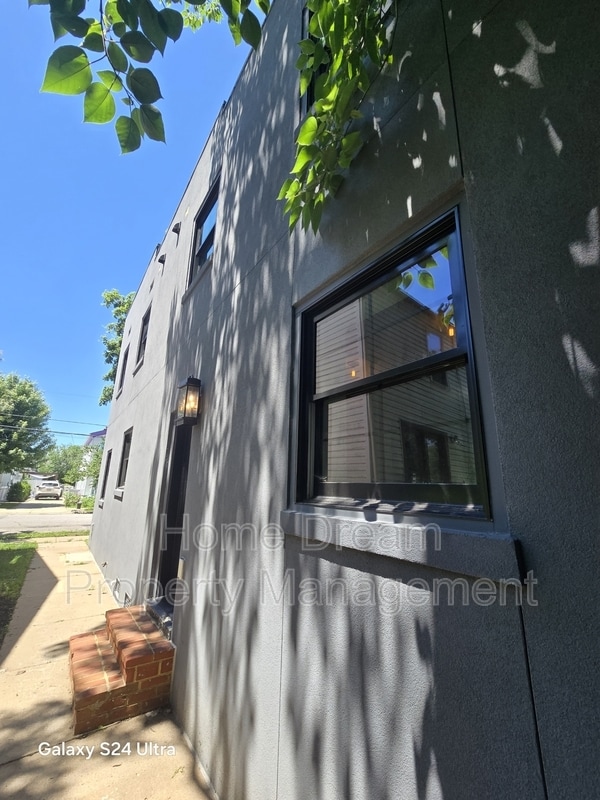 Building Photo - 1401 Charles St