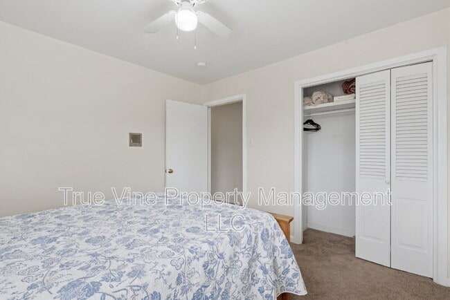 Building Photo - 2423 W Gramercy Pl