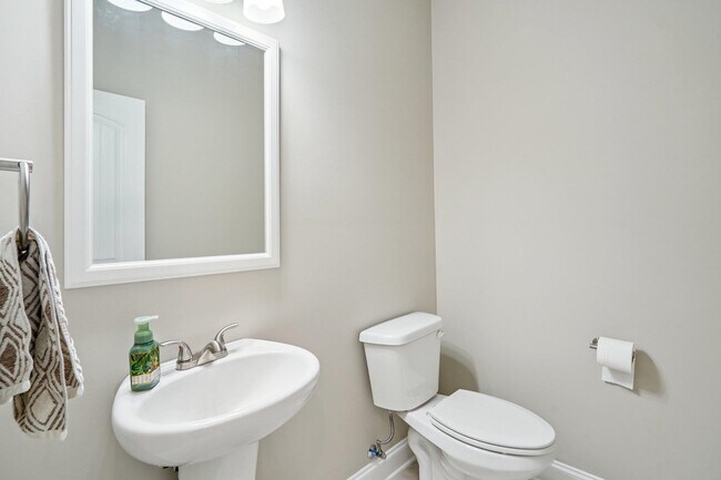 Building Photo - 202 Sage Ct