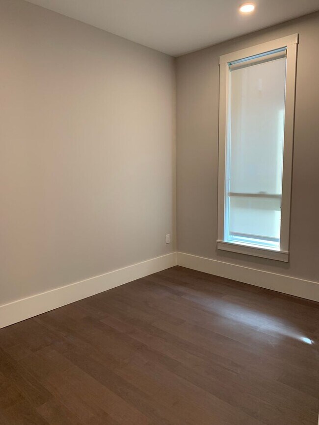 Building Photo - SEPTEMBER 1 - Jamaica Plain luxury 2 BR wi...