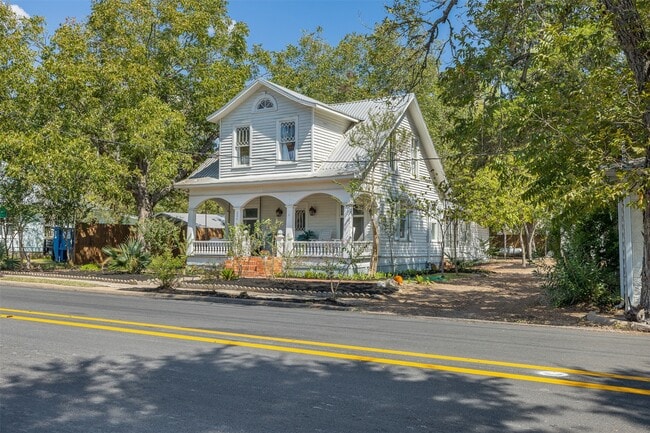 Building Photo - 206 N Rusk St