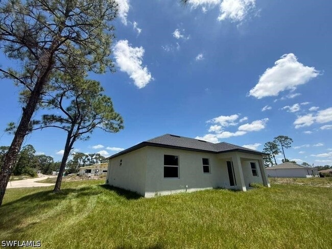Building Photo - 908 Winters St E
