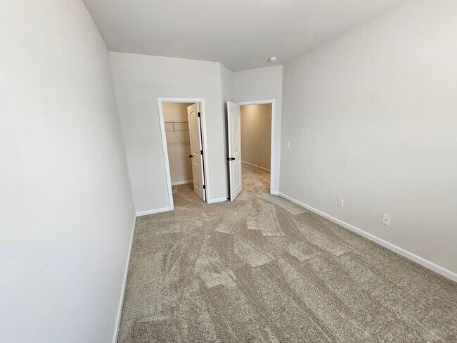 Building Photo - Like New Townhome in Mint Hill