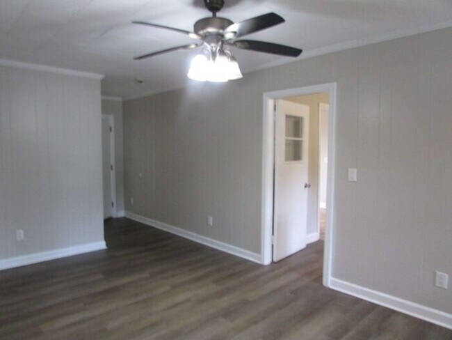 Building Photo - Close to Downtown Sumter