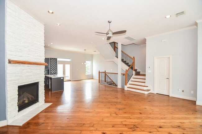 Building Photo - 748 W 16th St