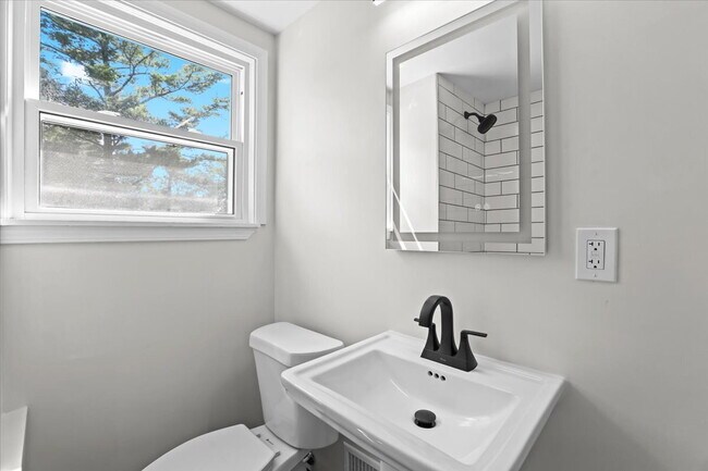 Building Photo - Modern Living in a Classic Detroit Neighborhood