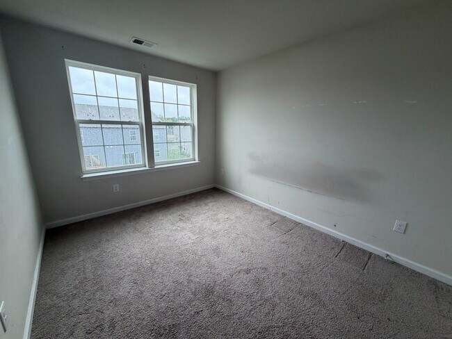 Building Photo - 4-Bedroom Townhouse in Jackson