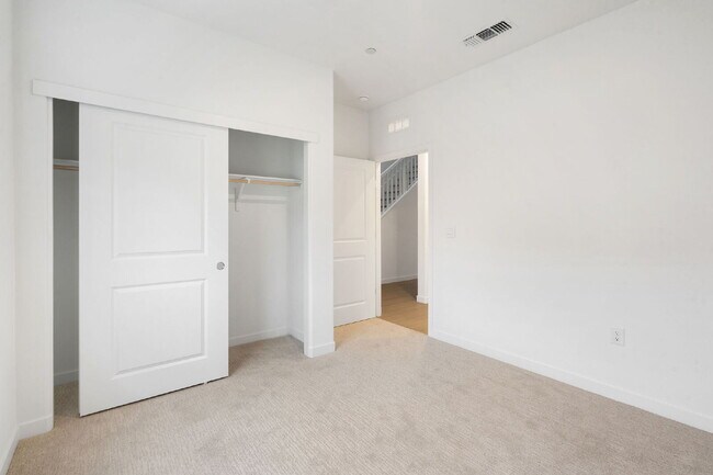 Building Photo - BRAND NEW BUILD 3000SQFT HOUSE FOR RENT