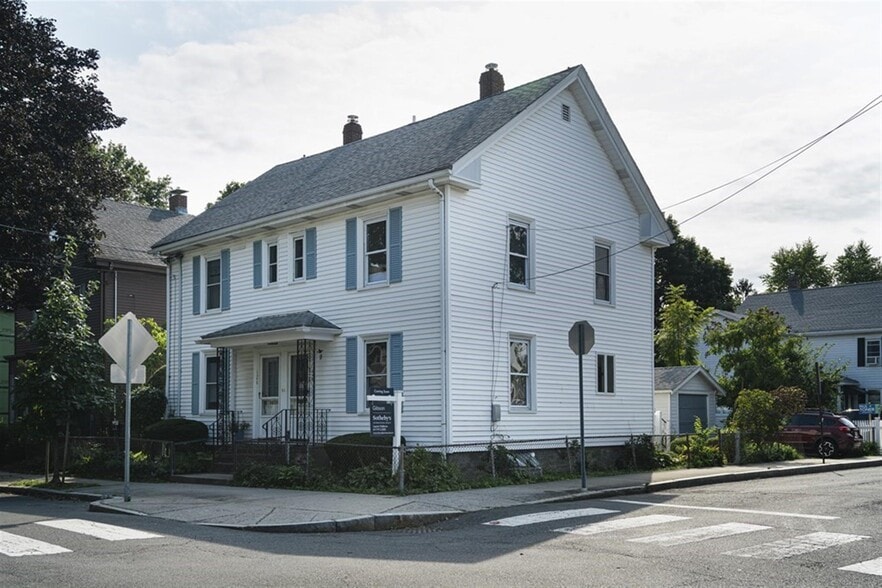 Building Photo - 128 Holworthy St