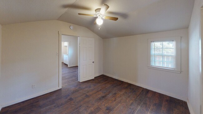 Building Photo - Available Now! Single Family 1/1 home for lease with large lot and 1 car garage!
