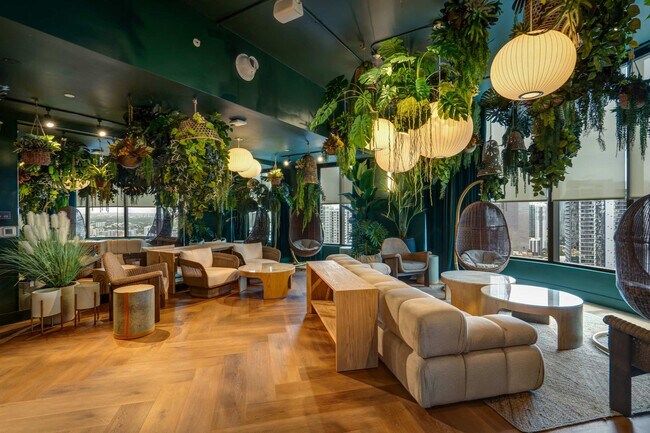 Building Photo - 121 NE 5th St