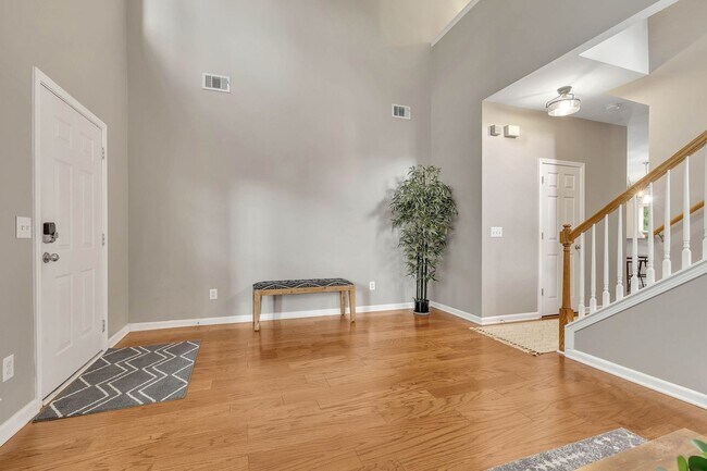 Building Photo - Spotless 3BR/2.5BA townhome minutes from West End, Downtown Nashville!