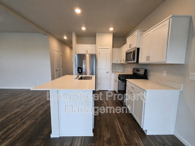 Building Photo - 412 Lost Lake St NE