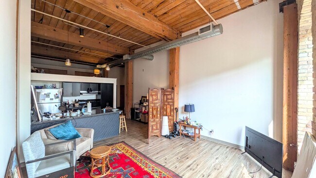 Building Photo - 210 N 2nd St