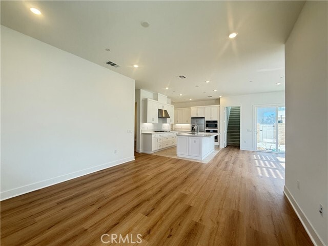 Building Photo - 301 Shoveler