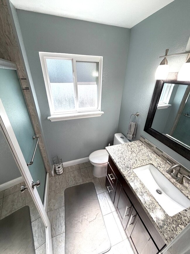 Building Photo - Desirable Home in Lincoln Village – A must see!