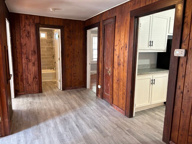 Building Photo - Comfortable 3 Bedroom Home in West Charlotte