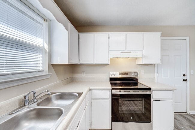 Building Photo - 3722 Burnham Way