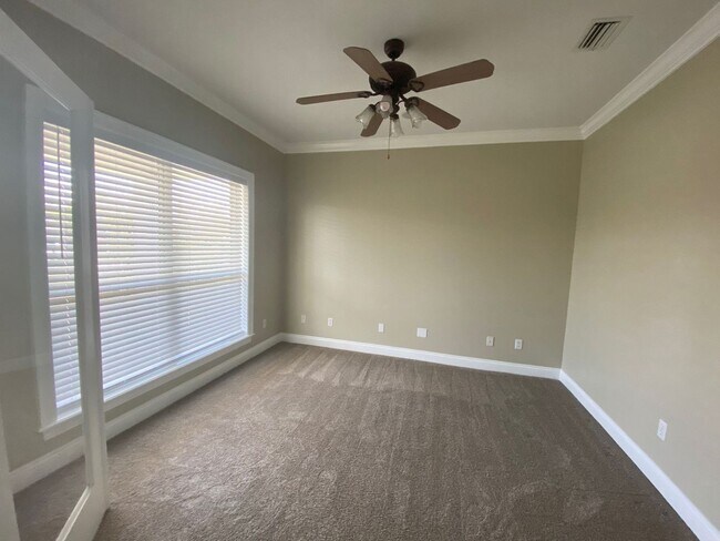 Building Photo - Spacious 3Bed/2Ba Brick Home in Established Neighborhood w/Easy Access to Everything! *SPECIAL: 1...