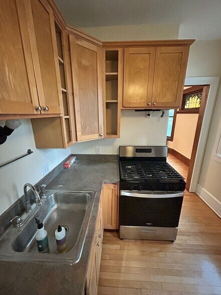 Kitchen - 2806 Pleasant Ave