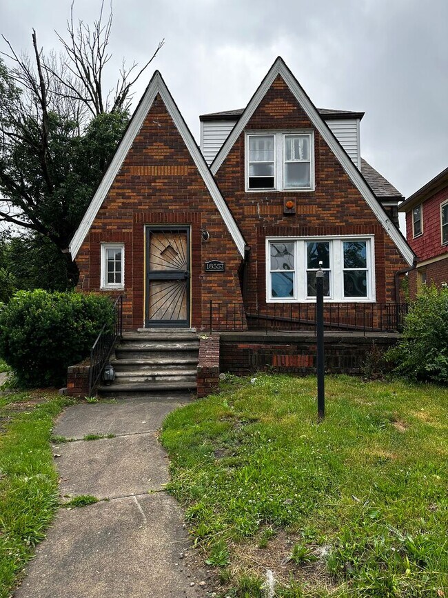 Building Photo - $1250 - Large 3 bedroom Home in Detroit