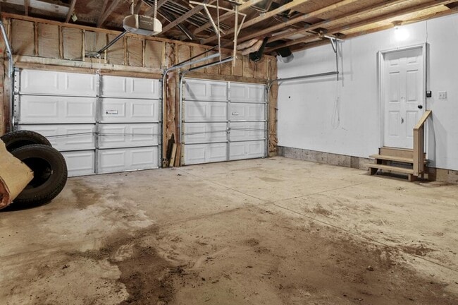 Building Photo - 733 Luna Ct