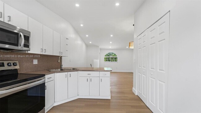 Building Photo - 3518 W 80th St