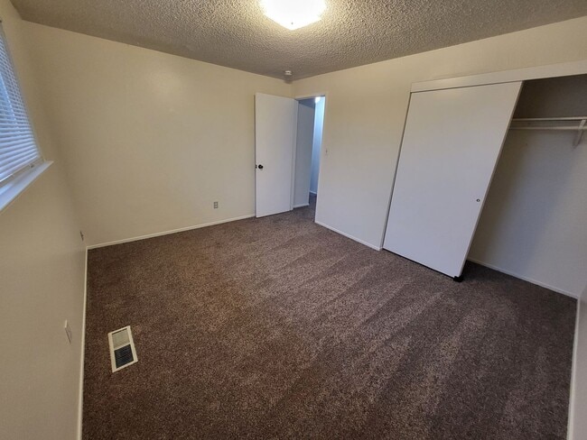 Building Photo - 4993 August Dr