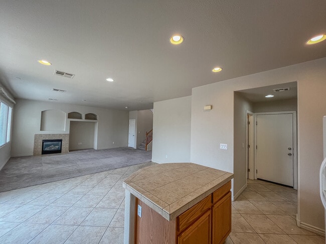 Building Photo - 2156 Summer Home St