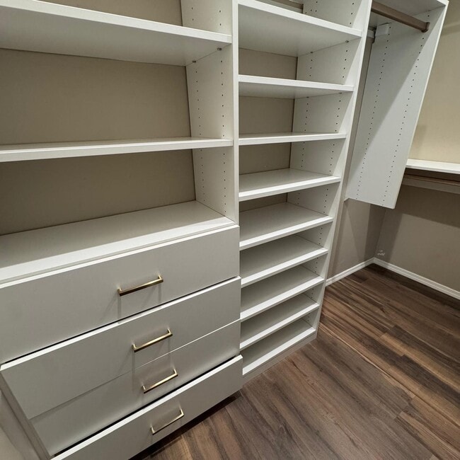 Building Photo - 1111 Vista De Los Alamos