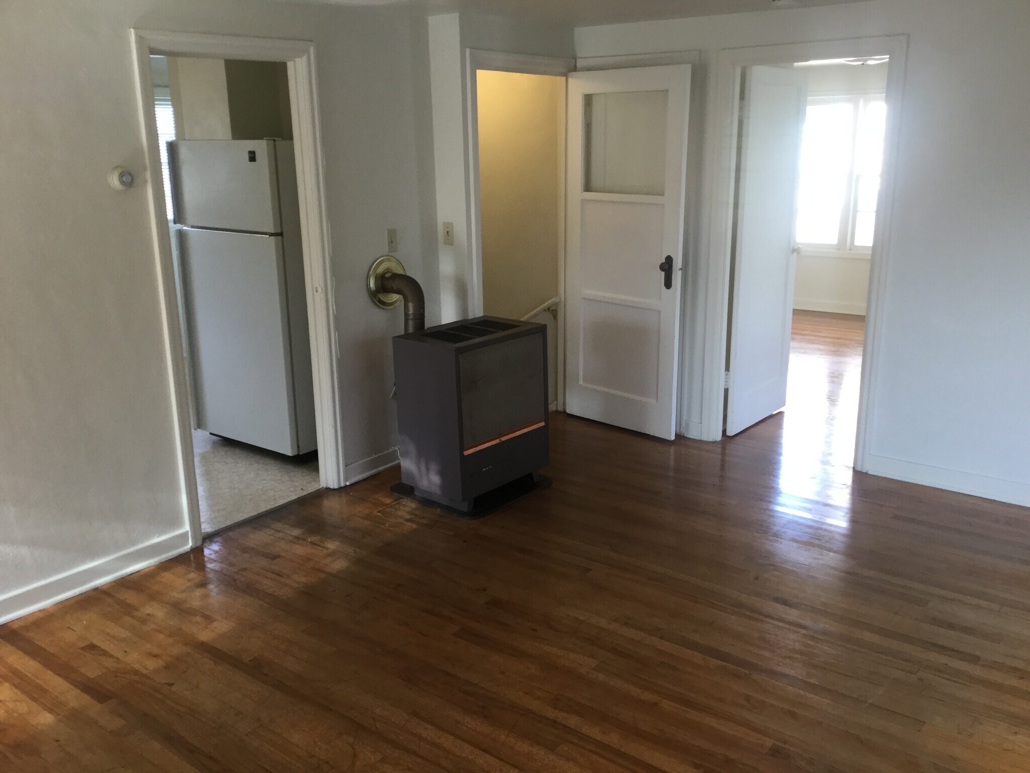 Building Photo - 1010 E 2nd St