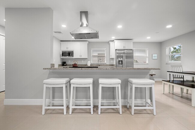 Building Photo - 1706 Plover Ave