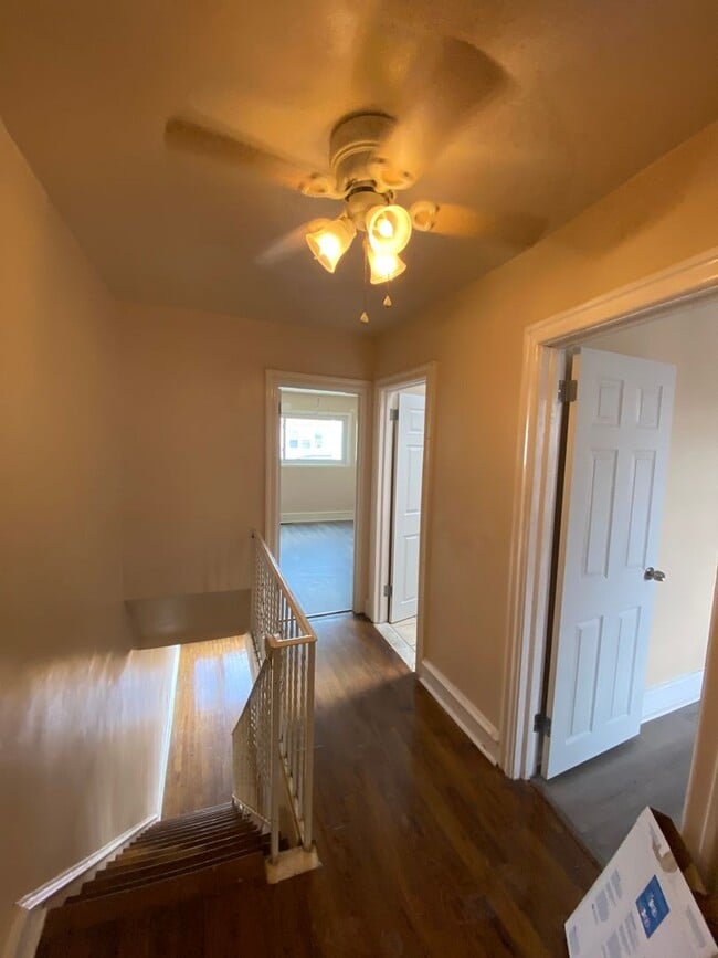 Building Photo - Newly Renovated 3 Bedroom and 1 Bathroom T...