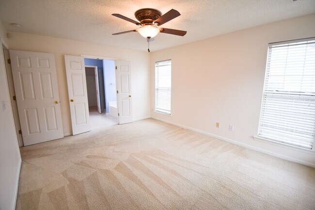 Building Photo - 104 Summit Ridge Cir
