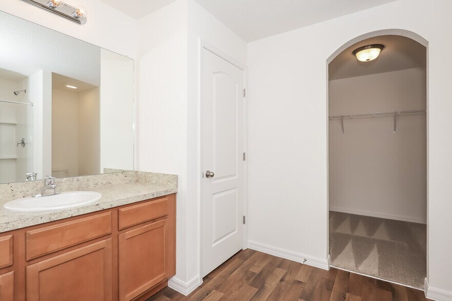 Building Photo - 745 Chatham Walk